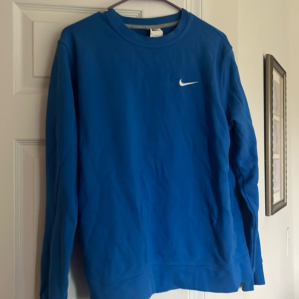 Large Women’s Nike crew neck, blue